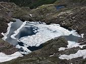 64 Iceberg di disgelo sul lago